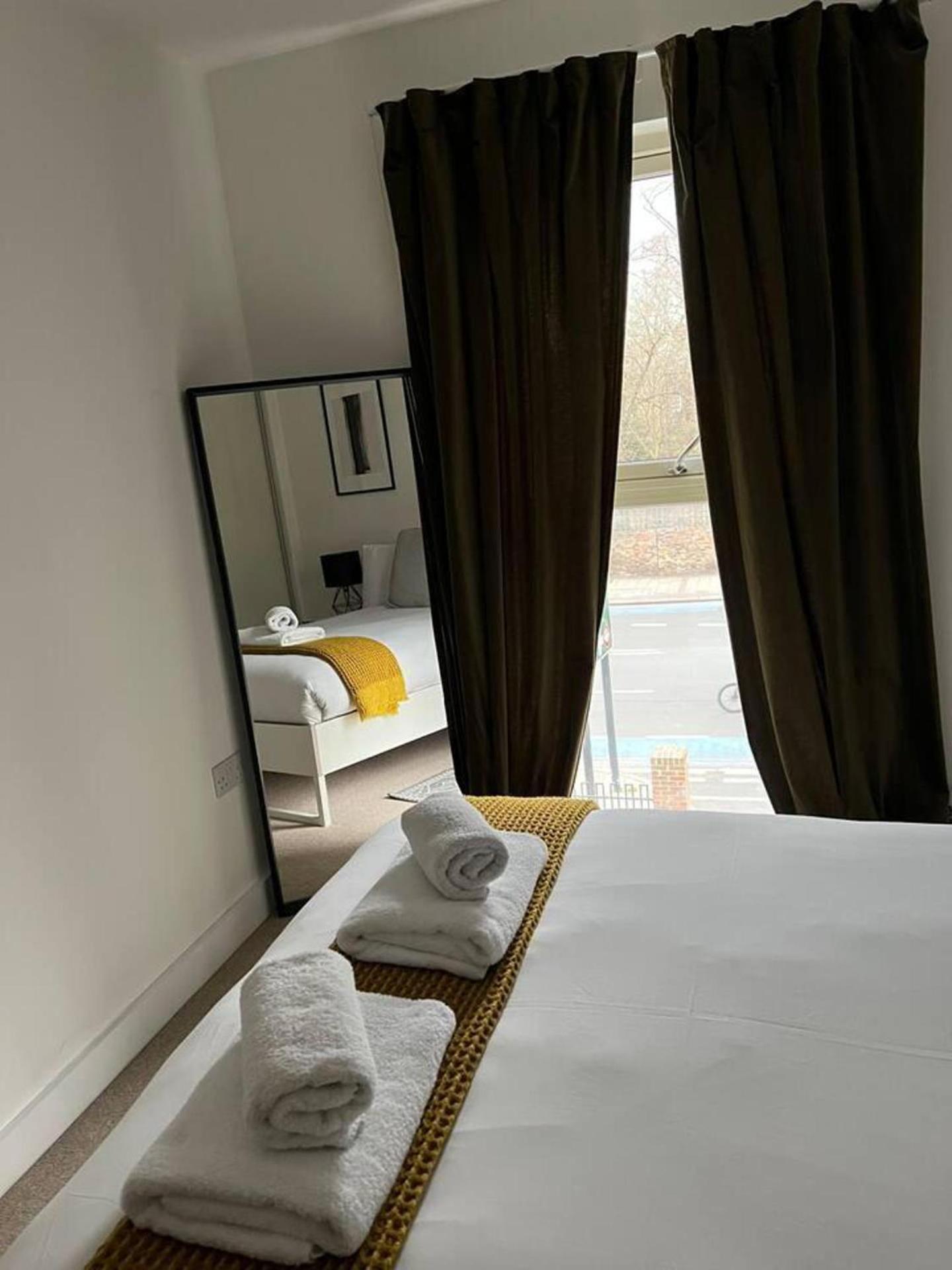 Modern 1 Bed Flat Near Station And London